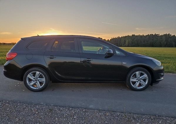 Opel Astra cena 33000 przebieg: 131000, rok produkcji 2015 z Bukowno małe 154